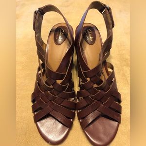 Clarks tan heeled shoes